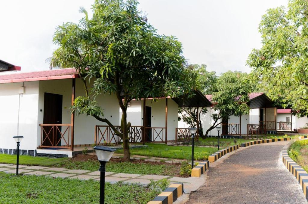 Mangozzz Magical World Hotel Panvel Bagian luar foto