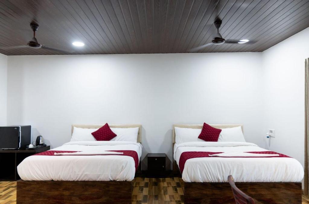 Mangozzz Magical World Hotel Panvel Bagian luar foto