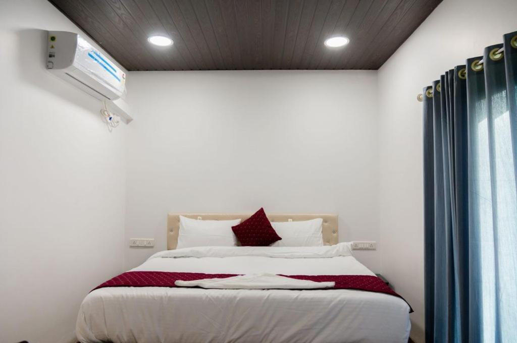 Mangozzz Magical World Hotel Panvel Bagian luar foto