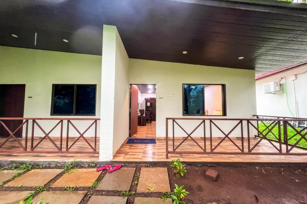Mangozzz Magical World Hotel Panvel Bagian luar foto