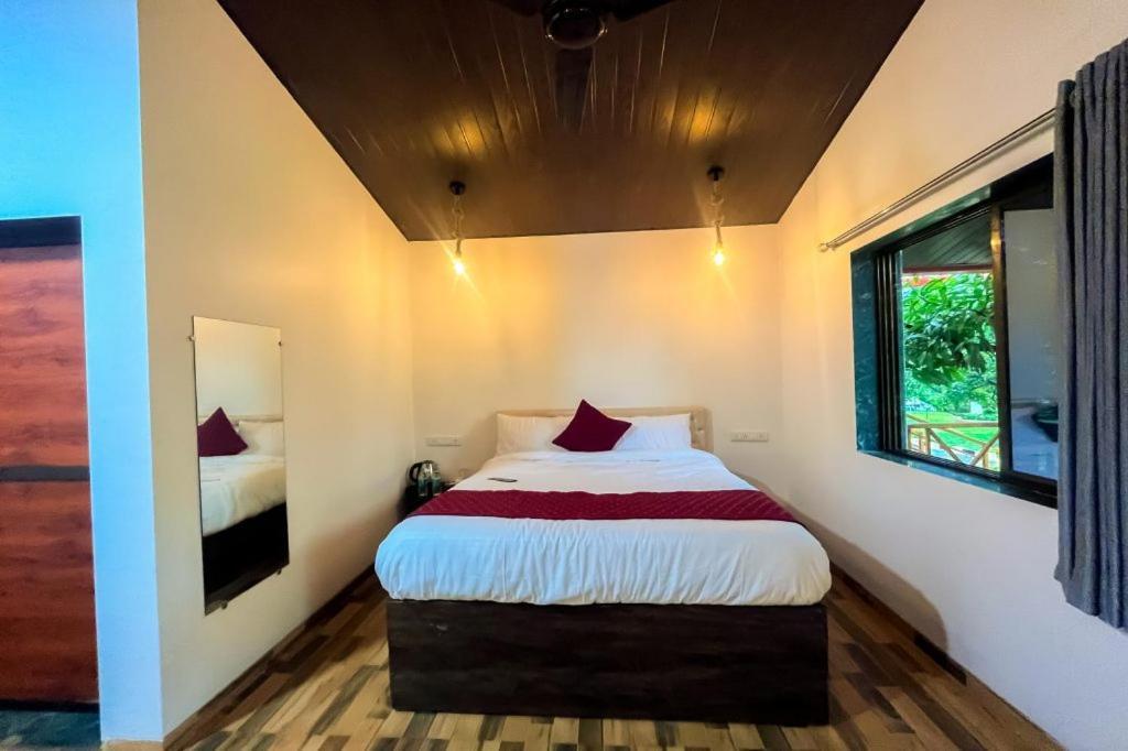 Mangozzz Magical World Hotel Panvel Bagian luar foto