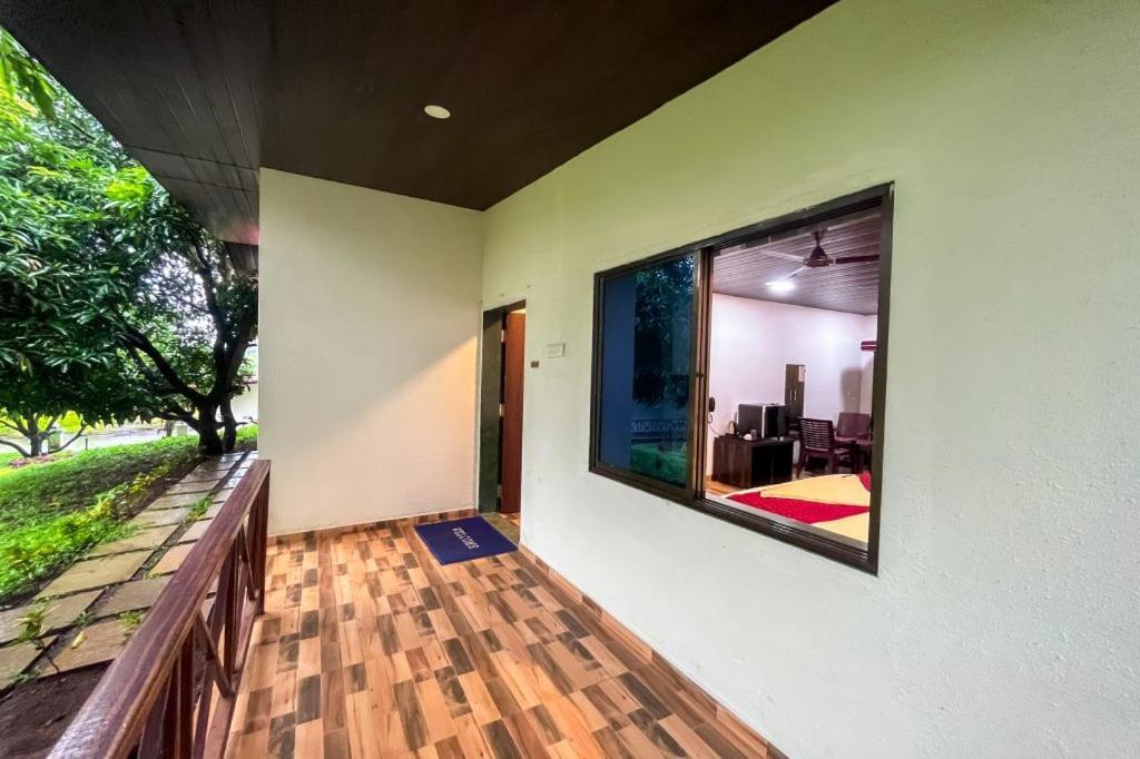 Mangozzz Magical World Hotel Panvel Bagian luar foto