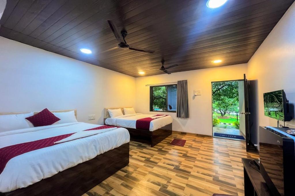 Mangozzz Magical World Hotel Panvel Bagian luar foto